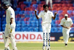 Lakshmipathy Balaji picked up 6 for 24 in the second innings to help Tamil Nadu beat Bengal by eight wickets in Bangalore &copy; AFP
