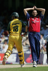 Steve Harmison grimaces as Adam Gilchrist adds to his tally at The Oval © Getty Images