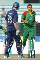 Dougie Brown falls to Mashrafe Mortaza for a second-ball duck as Bangladesh thrashed Scotland by 146 runs at Dhaka © AFP