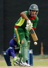 Tamim Iqbal's career-best 54 could not prevent Bangladesh's 39-run loss to Sri Lanka in the 3rd ODI in Colombo © AFP